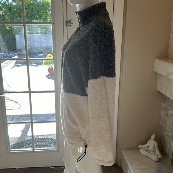 Merokeety Colorblock Charcoal & White Sherpa Quarter Zip Pullover Size Medium - Picture 9 of 13